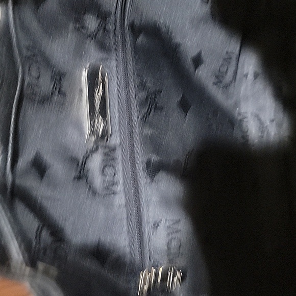 MCM EUC Vintage Drawstring Black Gold Hardware Leather Bucket Bag Crossbody - Picture 6 of 7